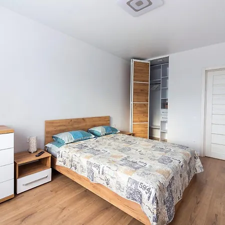 New On Zhasmynova Street 5b Апартаменты *